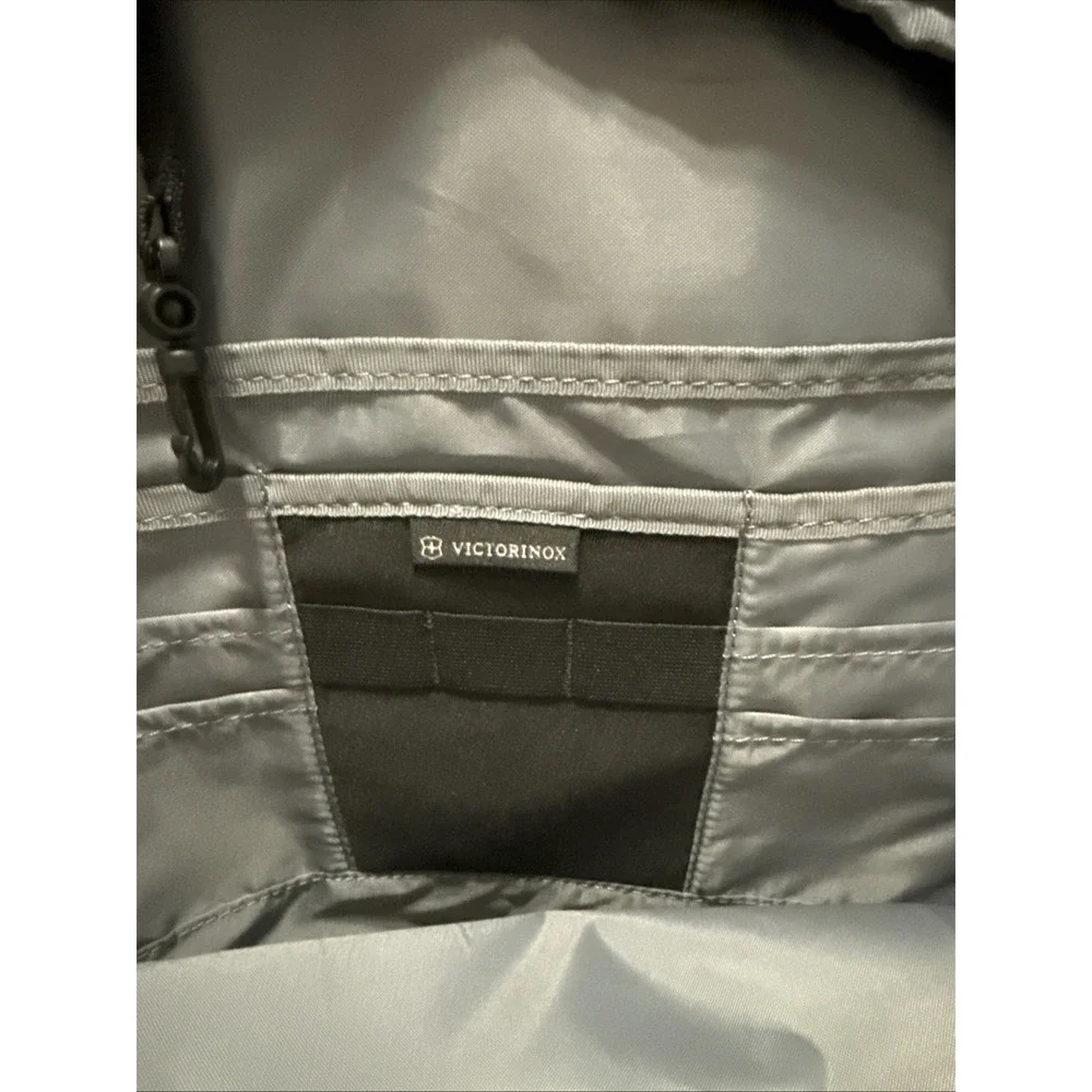 NEW Victorinox Journey Crossing 16